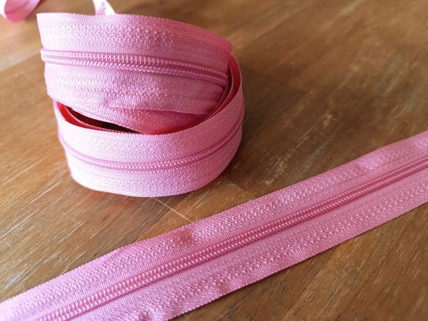 Preview: 5 Meter Endlosreißverschluss 3mm + 25 Zipper Altrosa